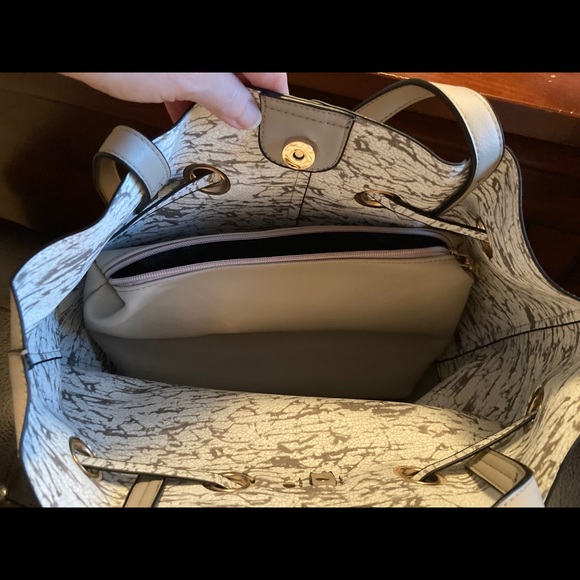 Faux leather bag - Picture 3 of 4